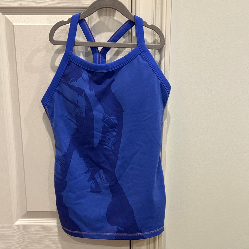 Lululemon Size 4 Blue Tank Top in Limited Edition Runner Print